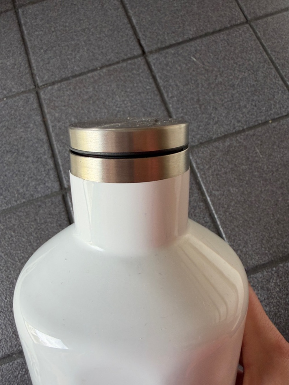 Corkcicle White Water Bottle 60 ounces discontinued size - Picture 3 of 7